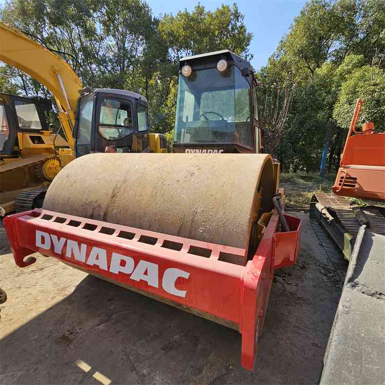 DYNAPAC CA30D